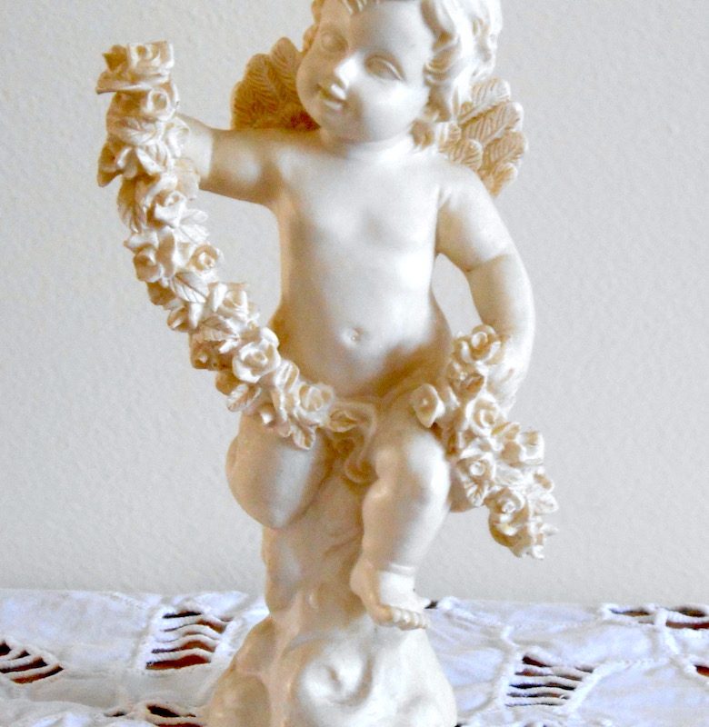 Statue - petit ANGE banderolle fleurs