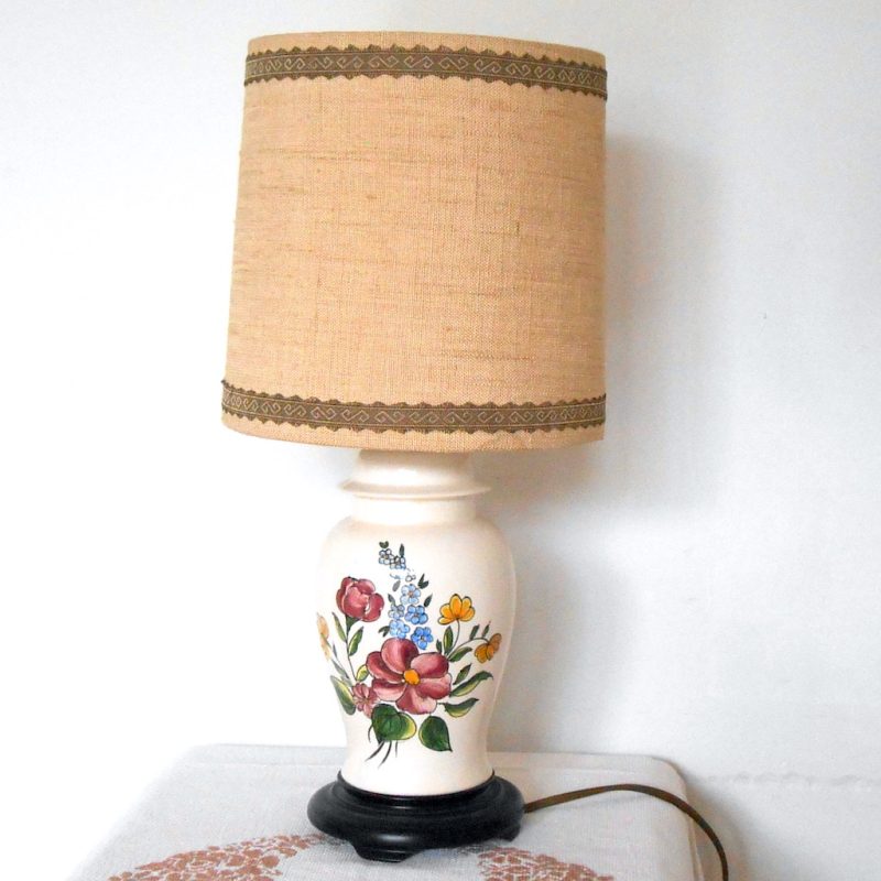 Lampe - devant fleurs rose bleue jaune