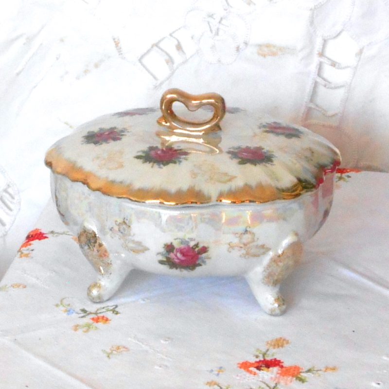 Bonbonnière - Porcelaine décor or et fleurs