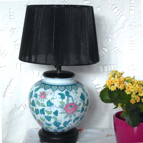 Lampe boule - motif liseron abatjour dentelle noire