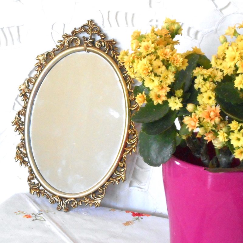 Miroir - Petit doré plastique ciselé