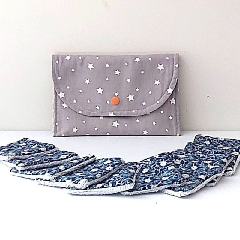 Lingettes bleues argentées pochette grise 9