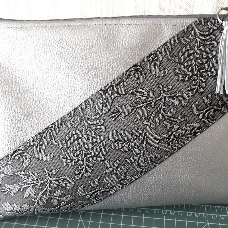 Pochette soirée skai dentelle argent et noir