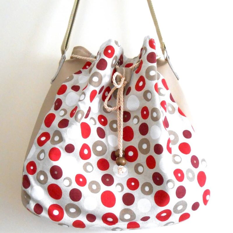 Seau skai beige gros pois ronds rouge
