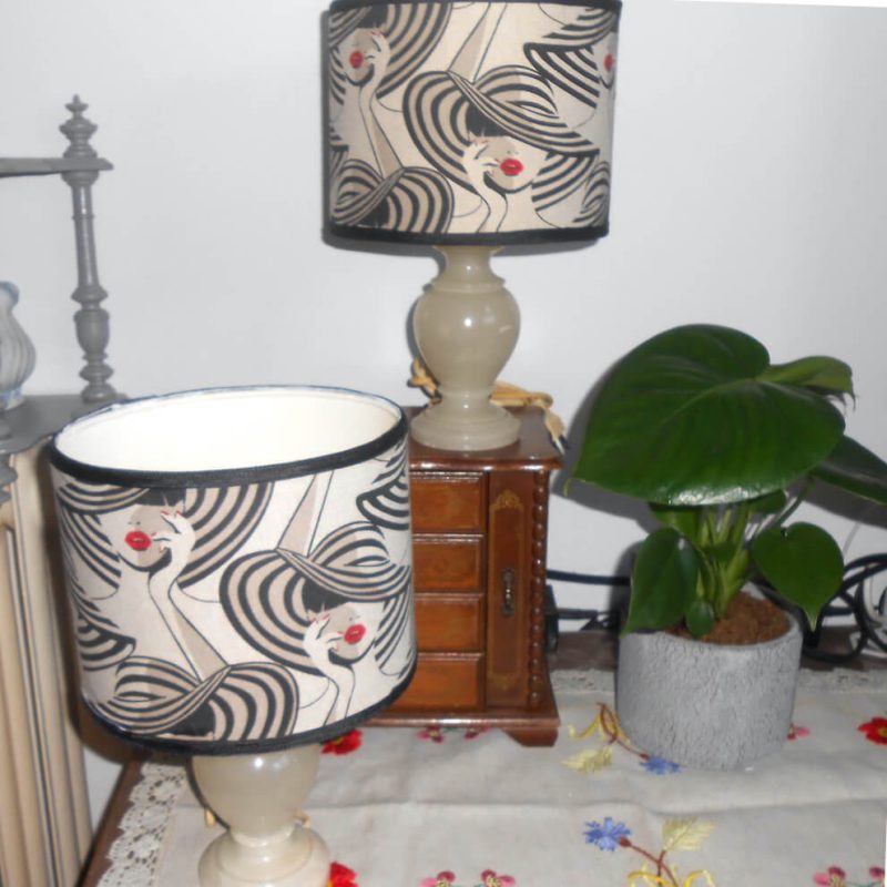 Lampes 2 - pied albatre abatjour femme chapeau