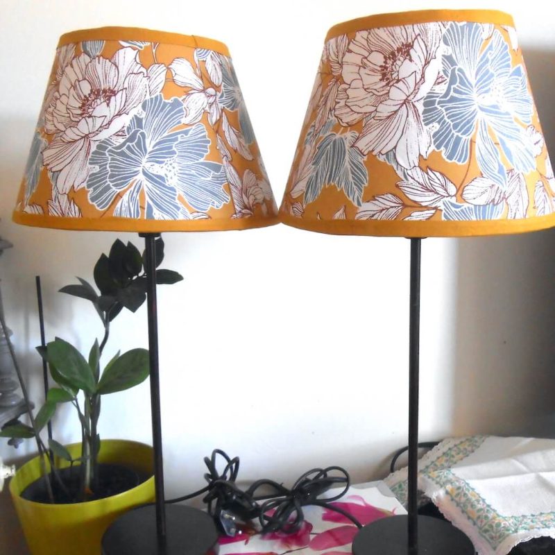 Lampe 2 - pied tige marron abatjour fleuri crème